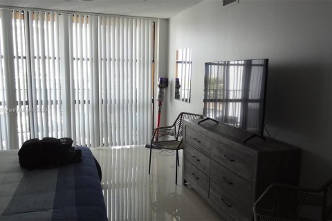 Copropriété à louer à Hallandale Beach, Floride: 1 chambre, 99.87 m2 № 1369262 - photo 8