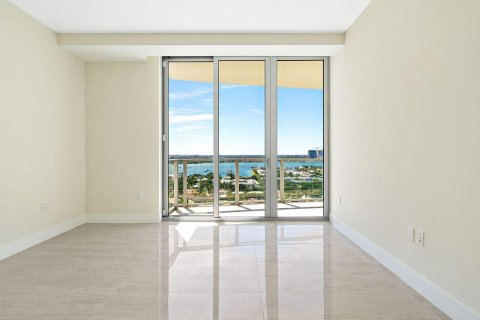 Condo in Riviera Beach, Florida, 2 bedrooms  № 1129062 - photo 14