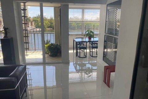 Copropriété à vendre à Fort Lauderdale, Floride: 2 chambres, 139.35 m2 № 1129107 - photo 2